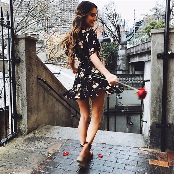 Boho Black Floral Short Sleeve Chiffon Mini Dress - Picture 4 of 16